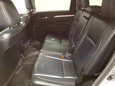 Used 2015 Toyota Highlander XLE image 11
