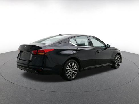 Used 2025 Nissan Altima 2.5 SV FWD image 9