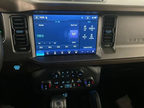 Used 2022 Ford Bronco Outer Banks AWD/4WD image 16