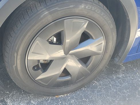 Used 2023 Toyota Prius LE FWD image 4