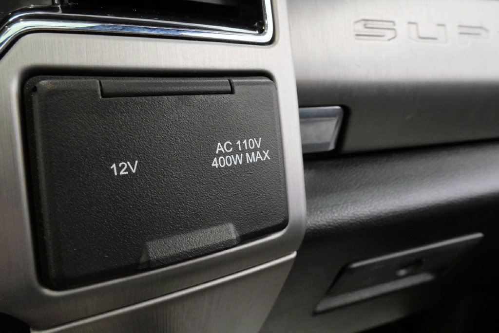 Used 2022 Ford F350 Platinum w/ Tremor Off-Road Package AWD/4WD image 36