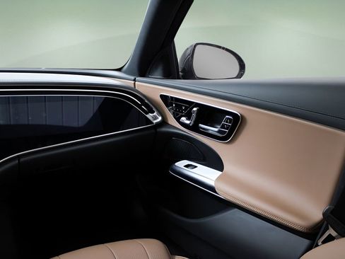 Used 2025 Mercedes-Benz E 450 4MATIC Sedan image 23