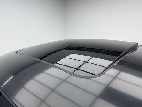 Used 2021 Porsche Macan Turbo image 11