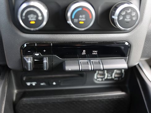 Used 2019 RAM 1500 Big Horn AWD/4WD image 30
