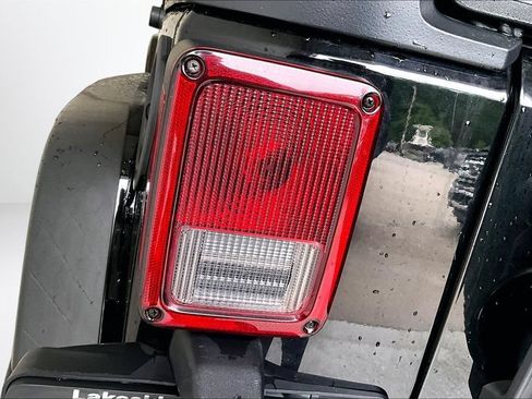 Used 2014 Jeep Wrangler Unlimited Sahara AWD/4WD image 21