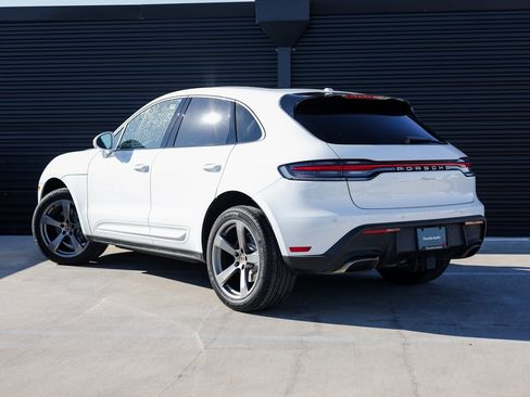 Certified 2025 Porsche Macan image 3