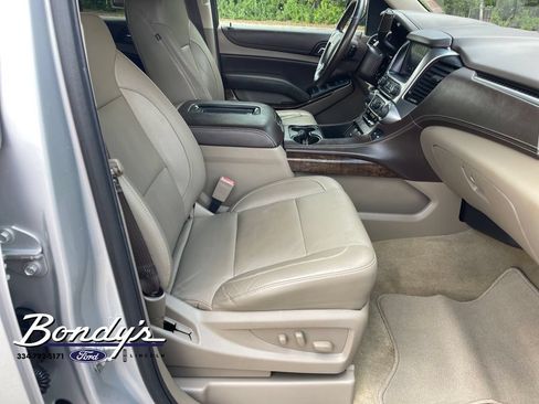 Used 2017 Chevrolet Suburban LT w/ Luxury Package RWD image 18