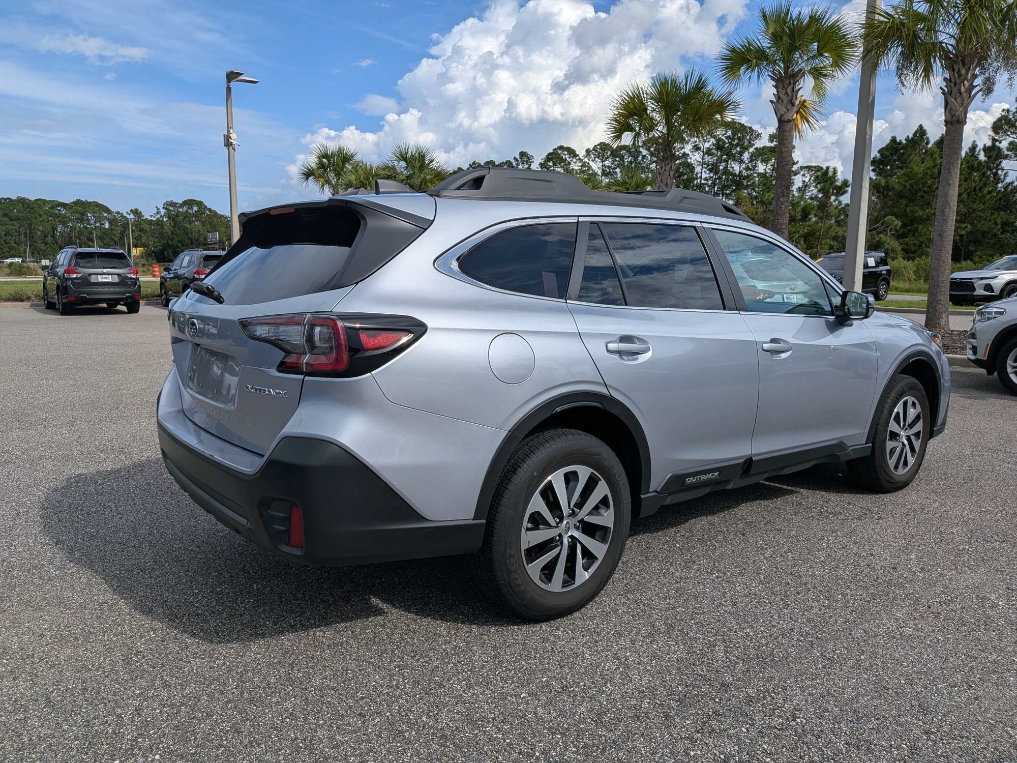 Certified 2022 Subaru Outback Premium AWD/4WD image 4