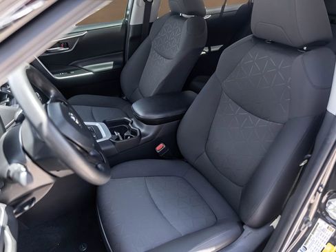 Used 2021 Toyota RAV4 XLE w/ Convenience Package AWD/4WD image 7