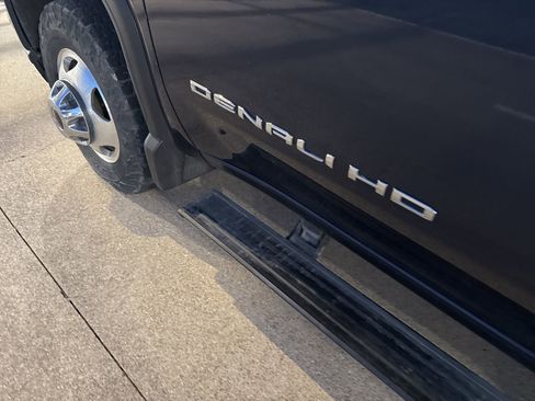 Used 2022 GMC Sierra 3500 Denali w/ Denali Ultimate Package image 9