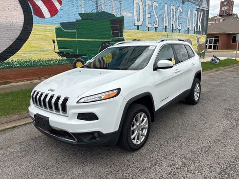 Used 2017 Jeep Cherokee Limited w/ Luxury Group AWD/4WD image 2