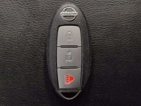 Used 2020 Nissan Pathfinder S FWD image 32
