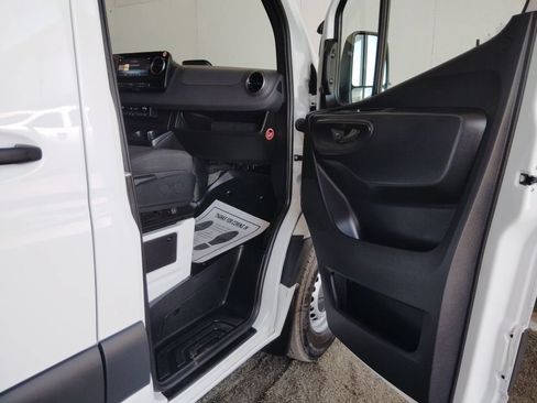 Used 2026 Mercedes-Benz Sprinter 2500 image 9