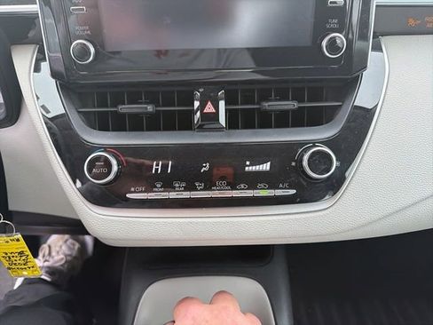 Used 2020 Toyota Corolla LE w/ Carpet Mat Package (TMS) image 9