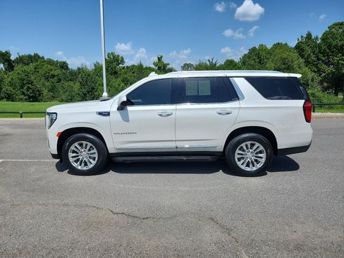 Used 2023 GMC Yukon SLT AWD/4WD image 2