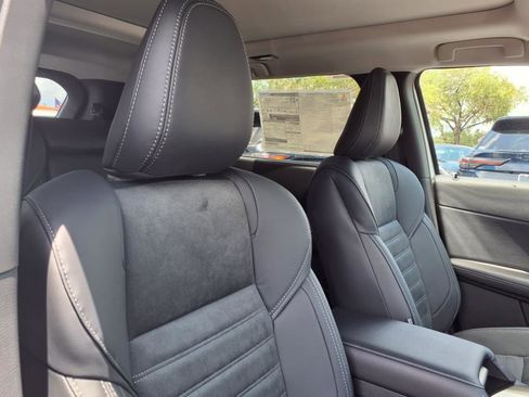 New 2025 Mitsubishi Outlander SE image 10