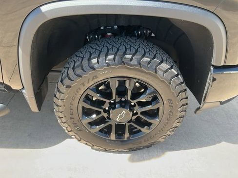 Used 2025 Chevrolet Silverado 2500 LTZ w/ LTZ Plus Package AWD/4WD image 41