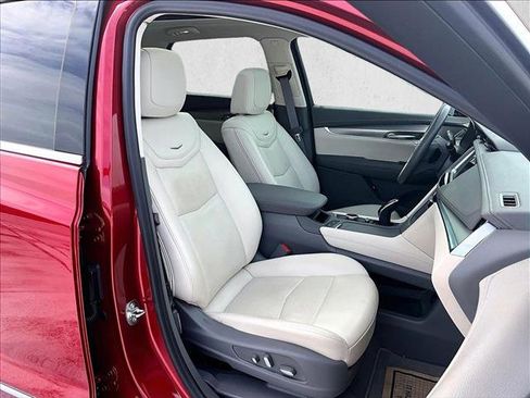 Used 2025 Cadillac XT5 Premium Luxury FWD image 9