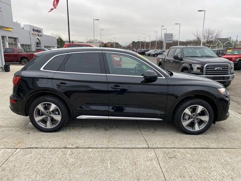 Used 2023 Audi Q5 2.0T Premium w/ Convenience Package image 2