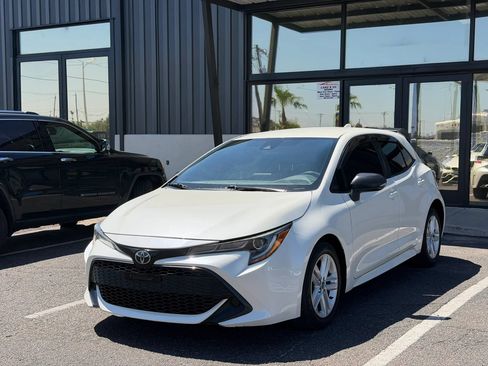 Used 2020 Toyota Corolla SE FWD image 2
