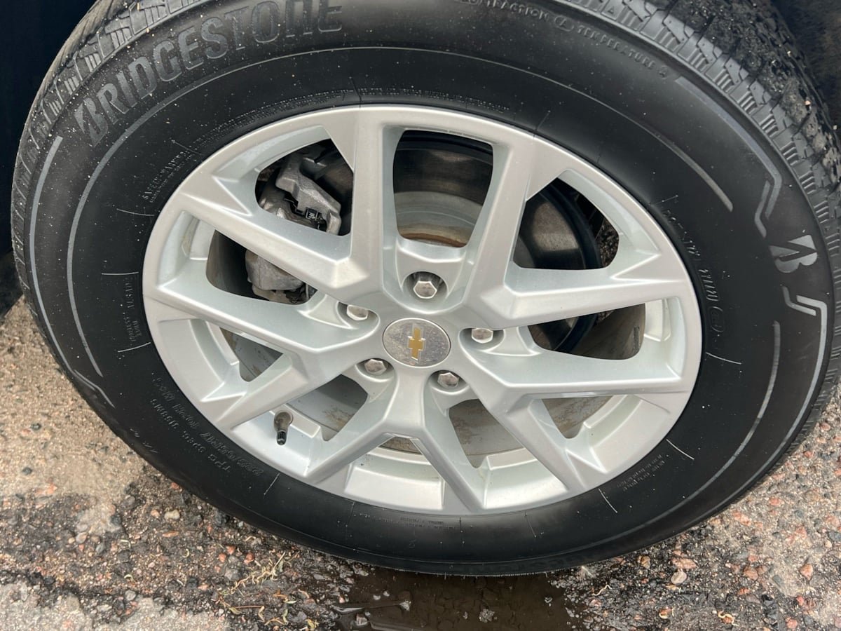 Used 2024 Chevrolet Equinox LS AWD/4WD image 9