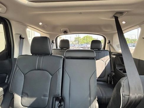 Used 2025 Honda Pilot Elite image 12