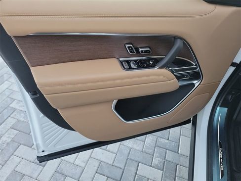 New 2025 Land Rover Range Rover Long Wheelbase SE image 23