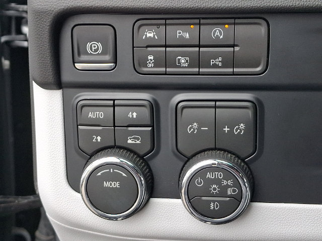 Used 2026 Chevrolet Suburban Premier AWD/4WD image 9