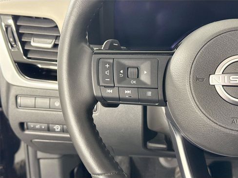 Used 2024 Nissan Rogue SL AWD/4WD image 18