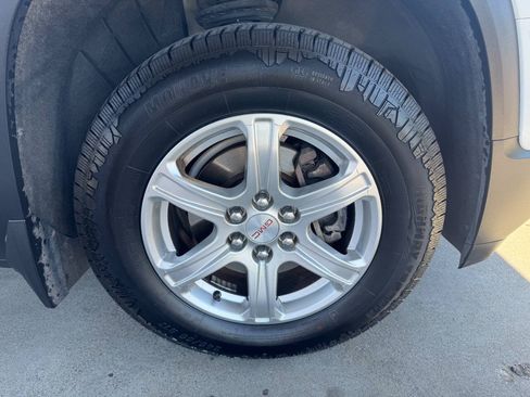 Used 2018 GMC Acadia SLE FWD image 16