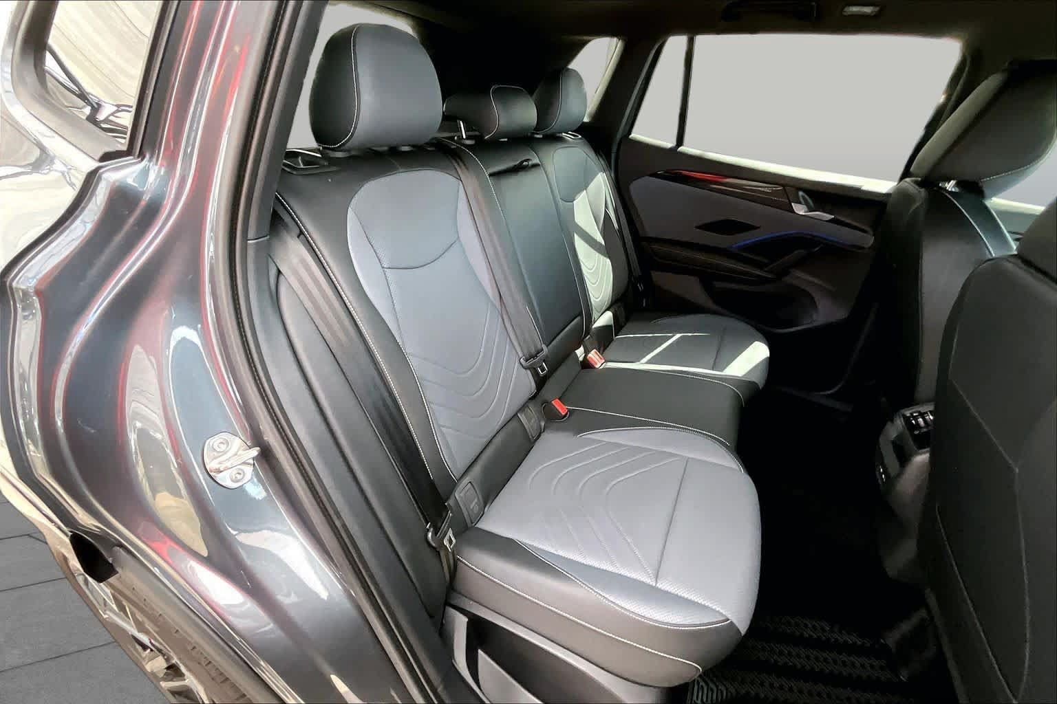 Used 2025 Volkswagen Tiguan SE R-Line FWD image 20