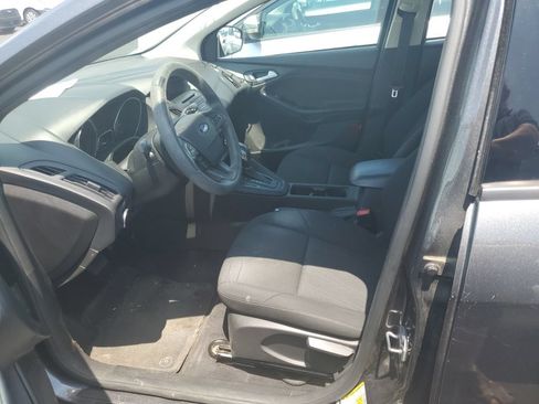 Used 2017 Ford Focus SE FWD image 4