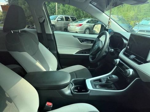 Used 2025 Toyota RAV4 XLE FWD image 14