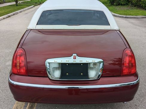 Used 1998 Lincoln Town Car Executive image 5