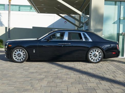 Used 2021 Rolls-Royce Phantom Sedan image 3