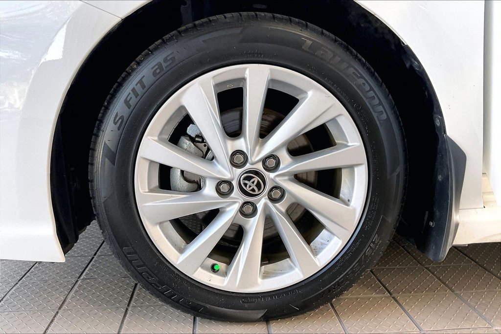 Used 2024 Toyota Camry SE FWD image 31
