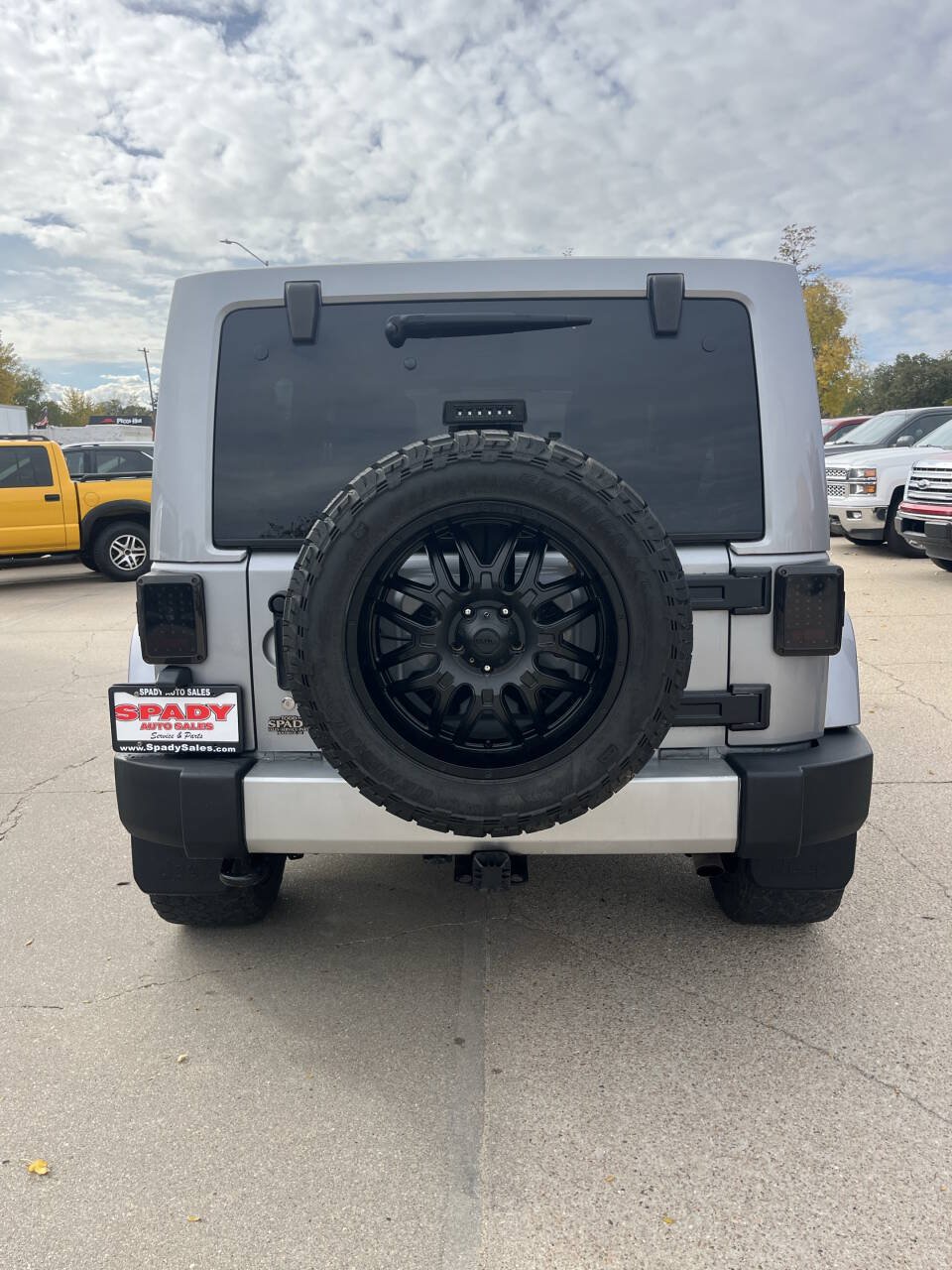 Used 2015 Jeep Wrangler Unlimited Sahara w/ Dual Top Group AWD/4WD image 10
