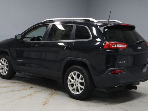 Used 2017 Jeep Cherokee Latitude w/ Comfort/Convenience Group AWD/4WD image 8