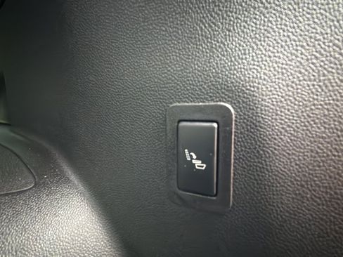 Certified 2024 Cadillac Escalade ESV Premium Luxury w/ LPO, Floor Liner Package AWD/4WD image 29
