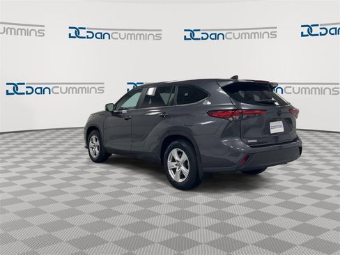 Used 2023 Toyota Highlander LE image 6