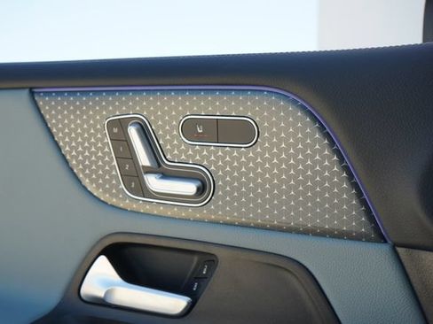 Used 2026 Mercedes-Benz GLB 250 image 17