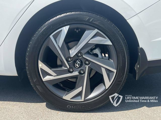 Certified 2025 Hyundai Elantra Sport FWD image 12
