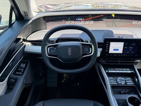 New 2025 Lincoln Nautilus Premier image 6
