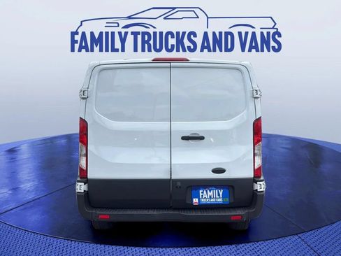 Used 2015 Ford Transit 250 130 Low Roof RWD image 4