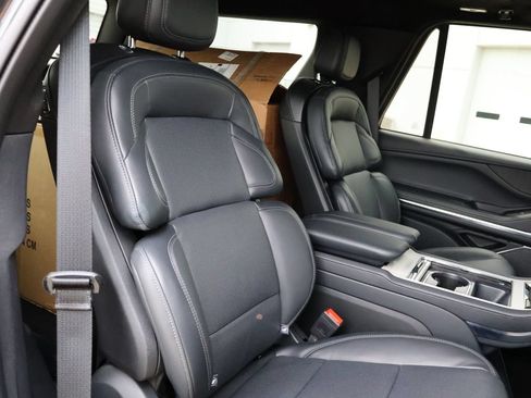 Used 2025 Lincoln Navigator Reserve w/ Jet Appearance Package AWD/4WD image 13