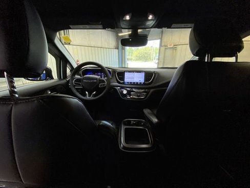 Used 2026 Chrysler Pacifica Select AWD/4WD image 19
