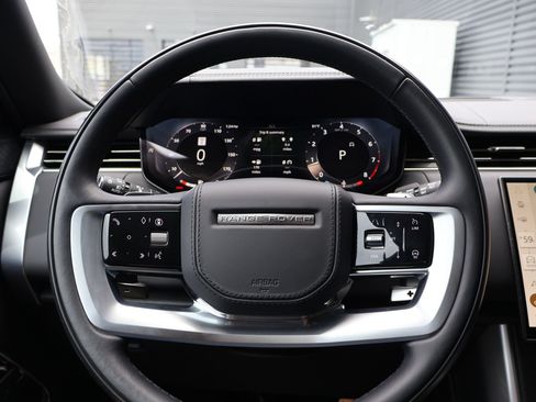 Used 2025 Land Rover Range Rover Autobiography AWD/4WD image 17