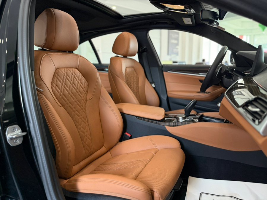 Used 2023 BMW 530i w/ M Sport Package RWD image 19