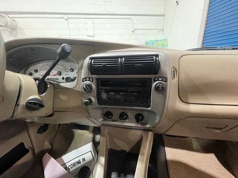 Used 2004 Ford Explorer Sport Trac XLT AWD/4WD image 14