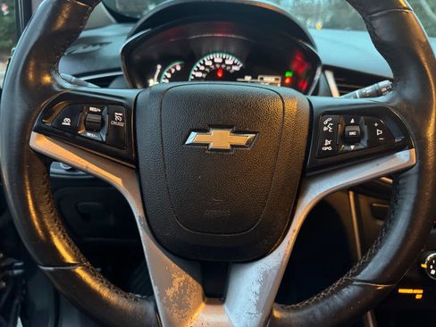 Used 2017 Chevrolet Trax LT w/ LT Convenience Package image 16